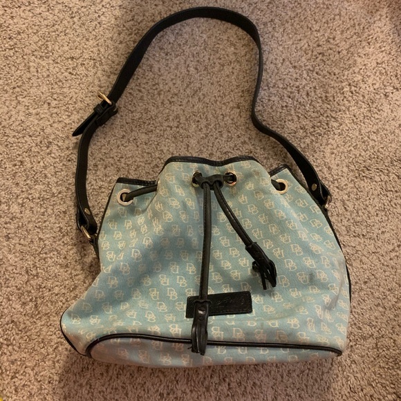 🔥 Dooney & Bourke purse - Picture 1 of 8
